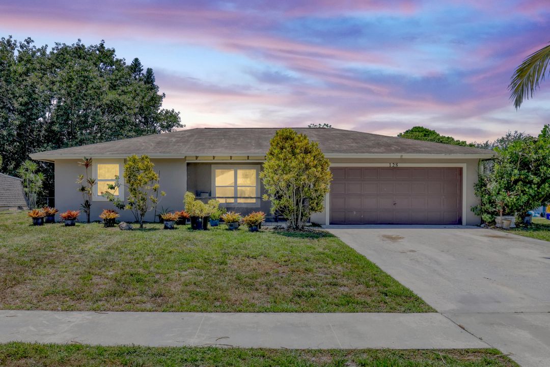 Active With Contract: $579,000 (3 beds, 2 baths, 1632 Square Feet)