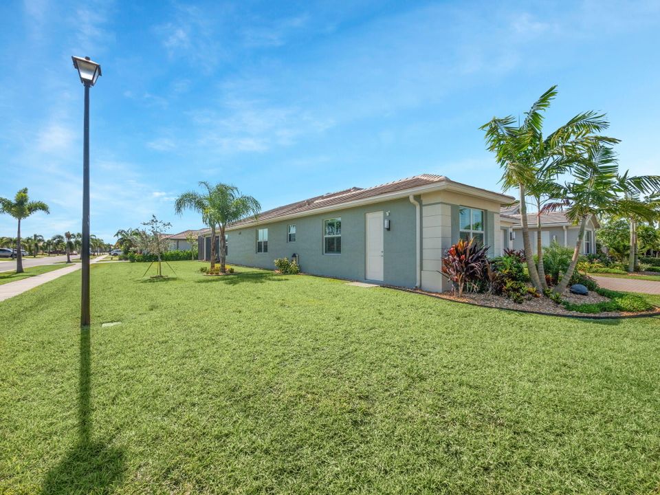 Active With Contract: $700,000 (4 beds, 3 baths, 2358 Square Feet)