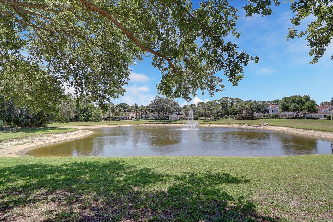 Active With Contract: $250,000 (2 beds, 2 baths, 1090 Square Feet)