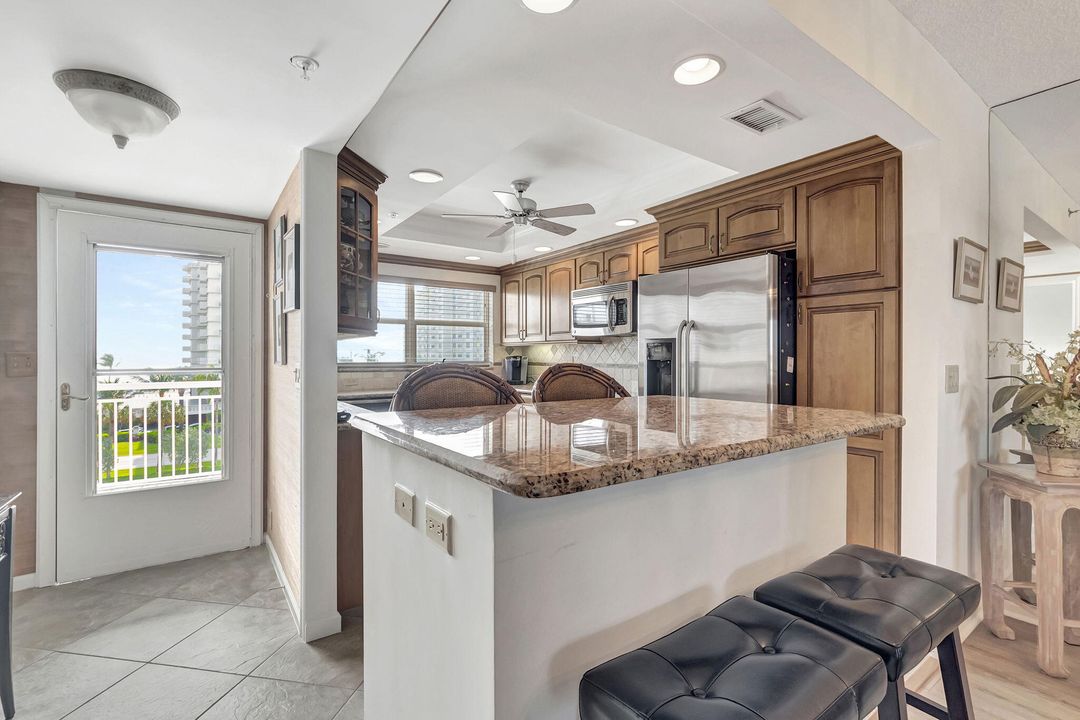 For Sale: $565,500 (2 beds, 2 baths, 1201 Square Feet)