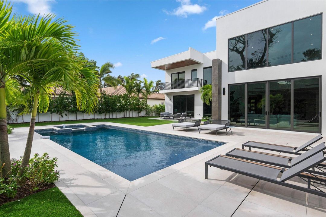 For Sale: $7,998,000 (5 beds, 6 baths, 6646 Square Feet)