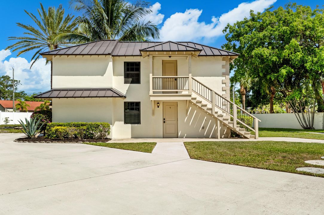 For Sale: $3,695,000 (2 beds, 3 baths, 1274 Square Feet)