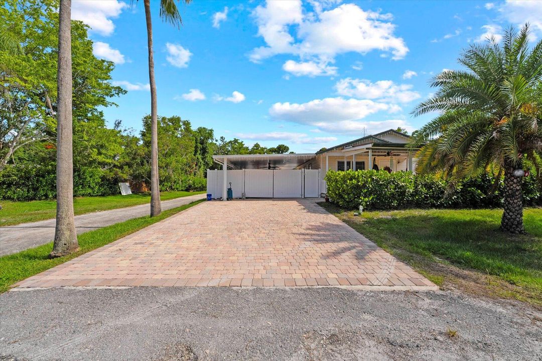 For Sale: $720,000 (3 beds, 2 baths, 1015 Square Feet)