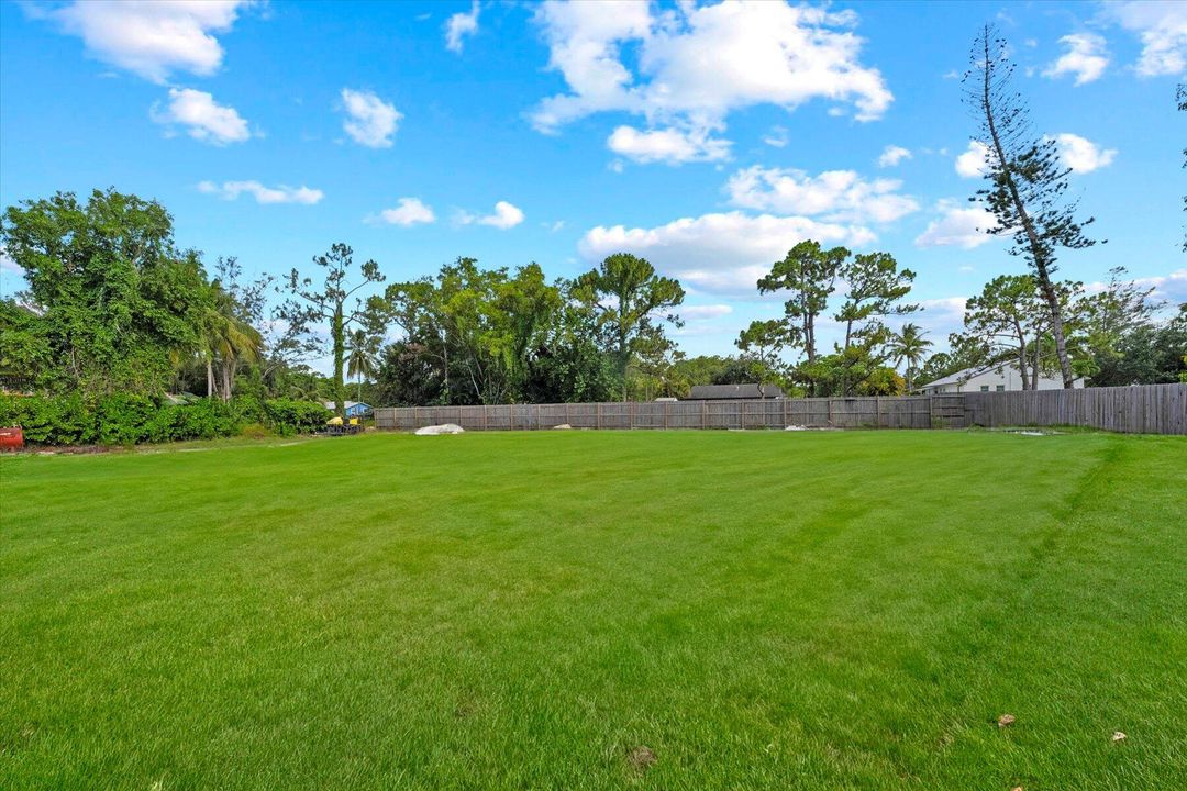 For Sale: $720,000 (3 beds, 2 baths, 1015 Square Feet)