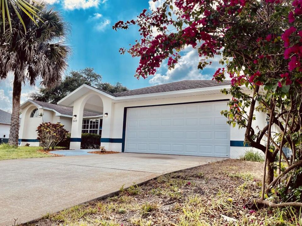 For Sale: $410,000 (3 beds, 2 baths, 1897 Square Feet)