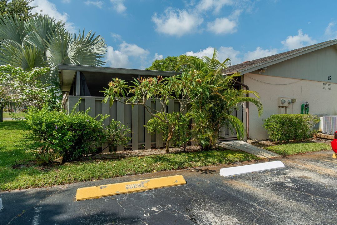 Active With Contract: $249,500 (2 beds, 2 baths, 1243 Square Feet)