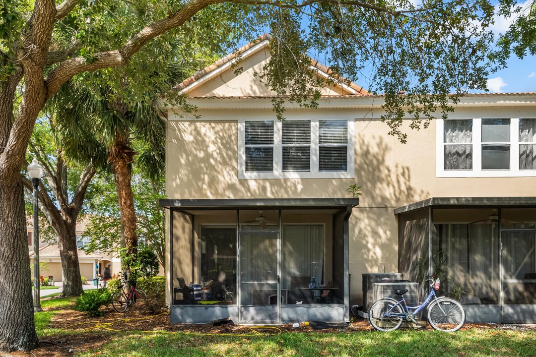 Active With Contract: $338,900 (3 beds, 2 baths, 1665 Square Feet)