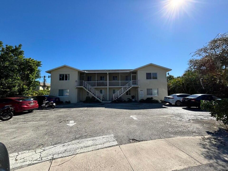 Recently Sold: $2,100 (2 beds, 1 baths, 1200 Square Feet)