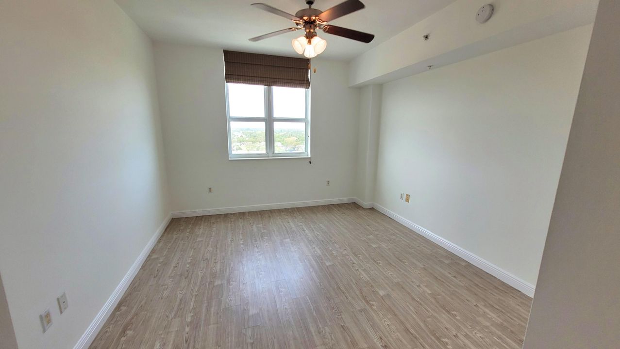 Active With Contract: $1,995 (1 beds, 1 baths, 805 Square Feet)