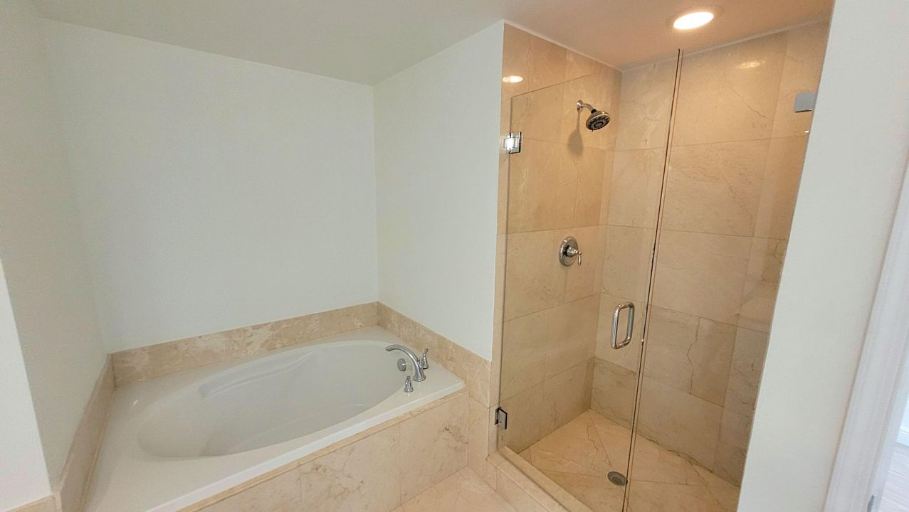 Active With Contract: $1,995 (1 beds, 1 baths, 805 Square Feet)