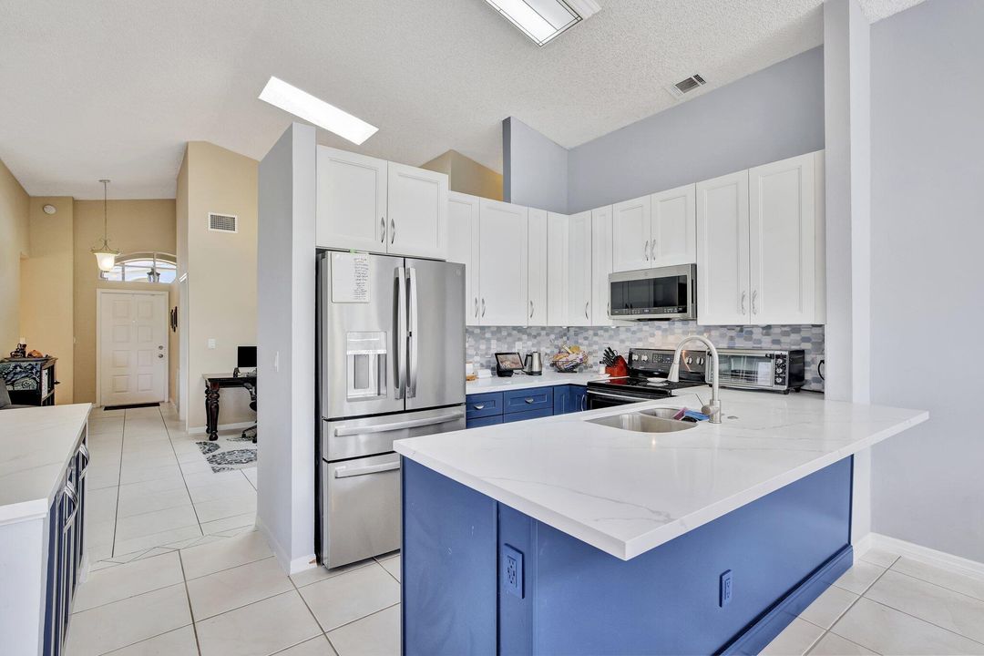 Active With Contract: $548,800 (3 beds, 2 baths, 1609 Square Feet)