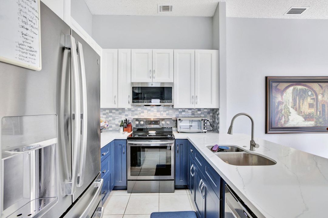 Active With Contract: $548,800 (3 beds, 2 baths, 1609 Square Feet)