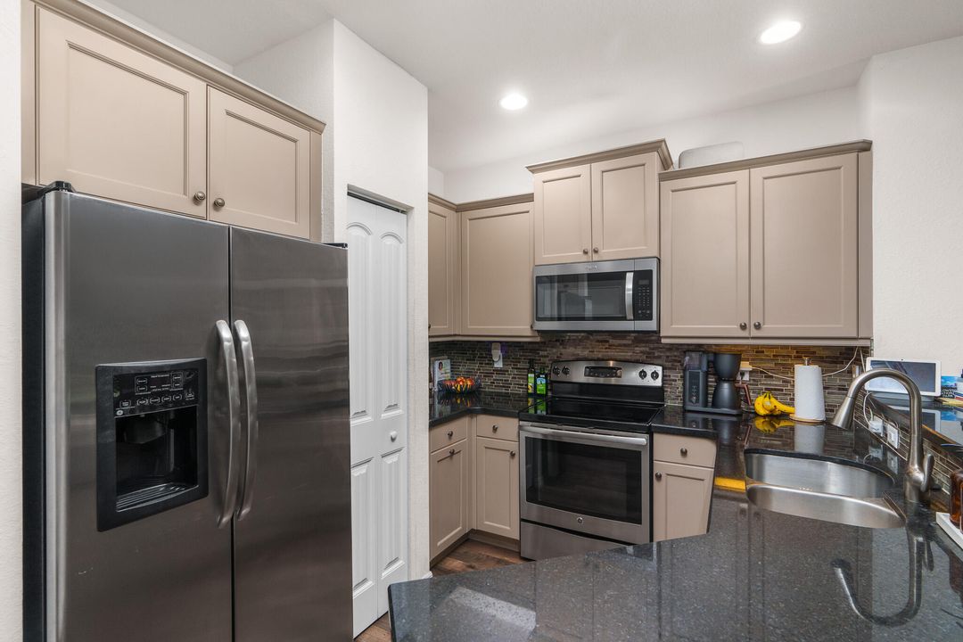 Active With Contract: $460,000 (3 beds, 2 baths, 1542 Square Feet)