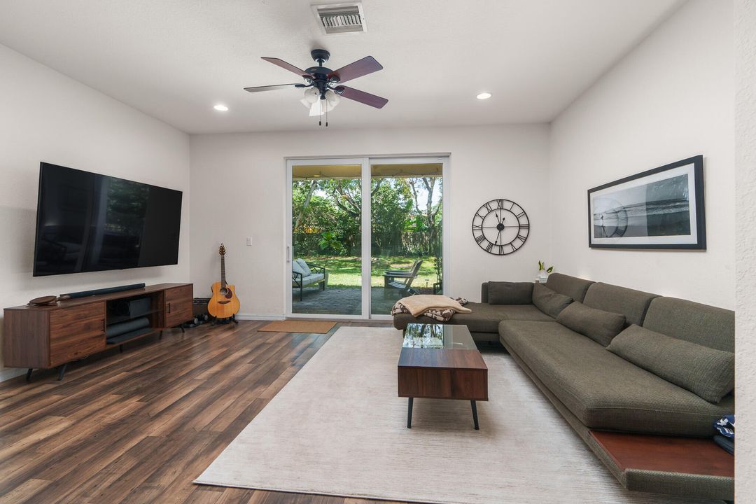 Active With Contract: $460,000 (3 beds, 2 baths, 1542 Square Feet)