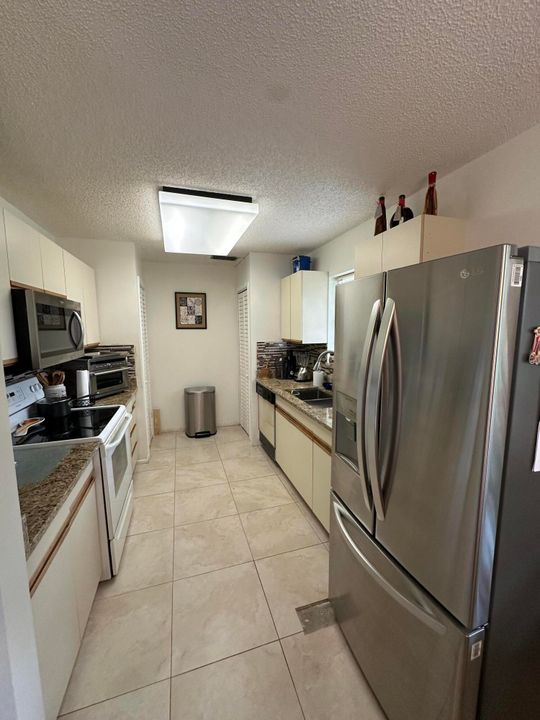 For Sale: $179,900 (2 beds, 2 baths, 1170 Square Feet)