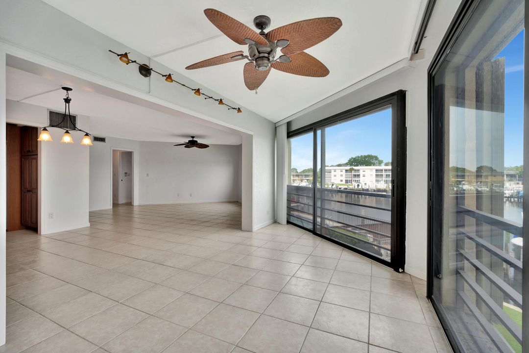 For Sale: $550,000 (2 beds, 2 baths, 1161 Square Feet)