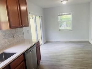 For Rent: $2,700 (3 beds, 2 baths, 1665 Square Feet)