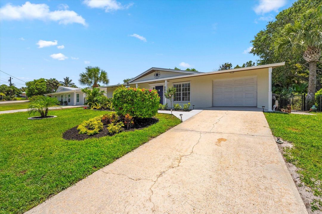 For Sale: $599,900 (3 beds, 2 baths, 1422 Square Feet)