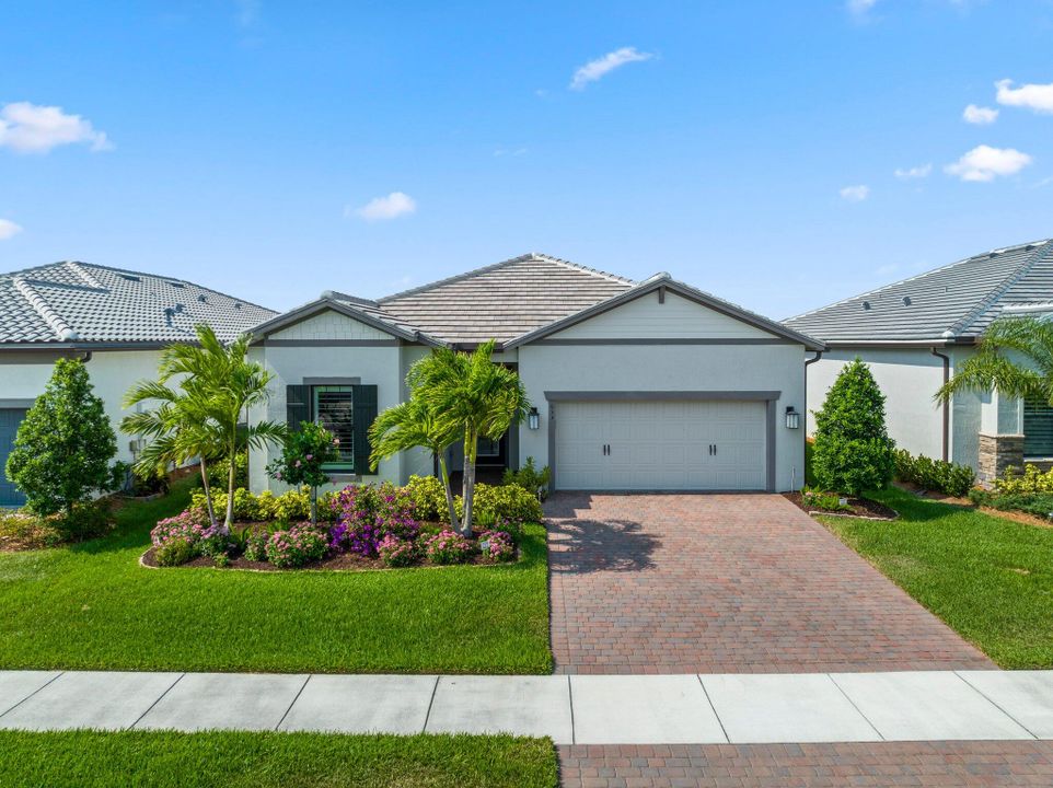 Active With Contract: $599,000 (3 beds, 2 baths, 2114 Square Feet)