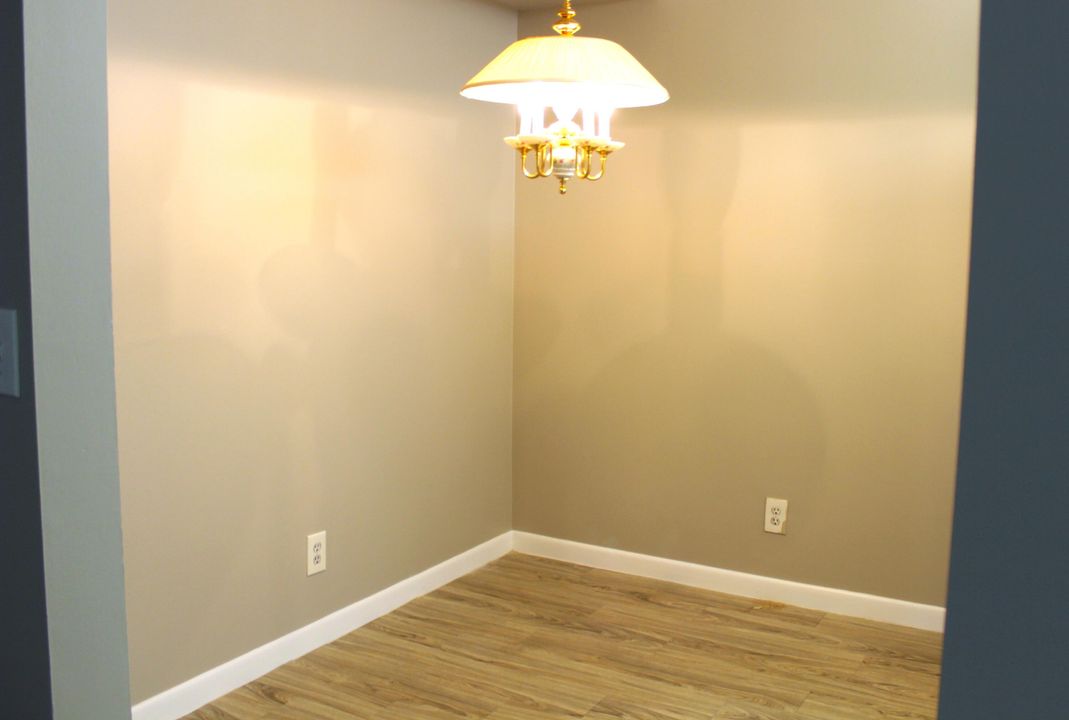 Active With Contract: $1,800 (2 beds, 2 baths, 1111 Square Feet)