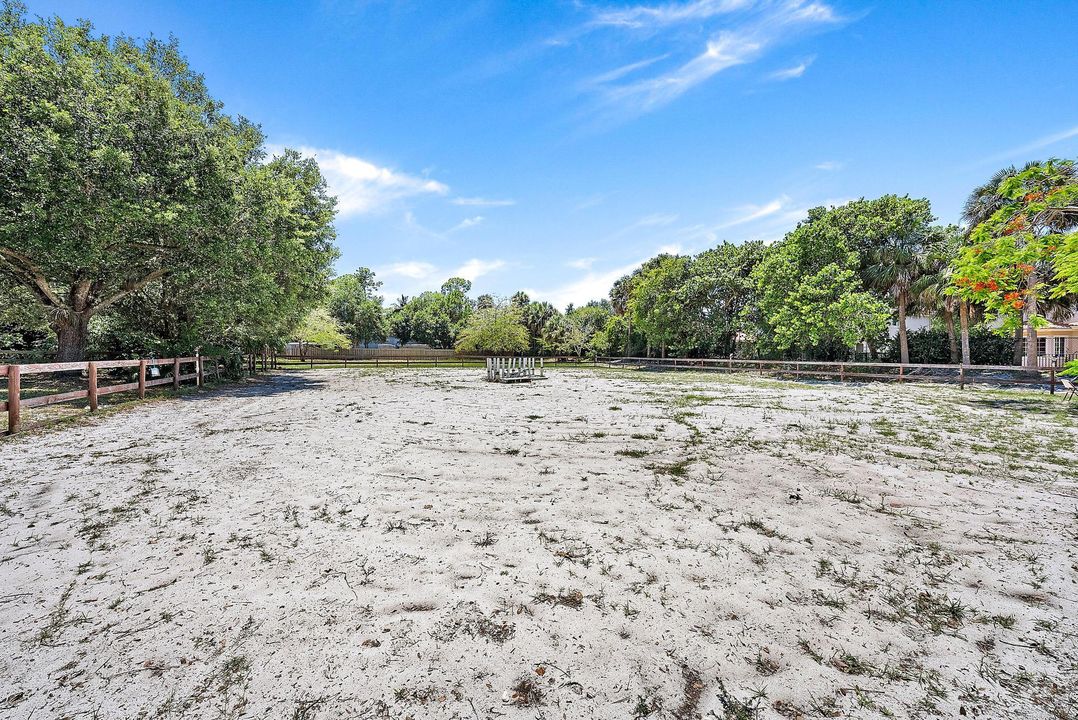 For Sale: $949,000 (3 beds, 2 baths, 2197 Square Feet)