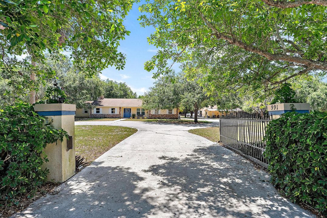 For Sale: $949,000 (3 beds, 2 baths, 2197 Square Feet)