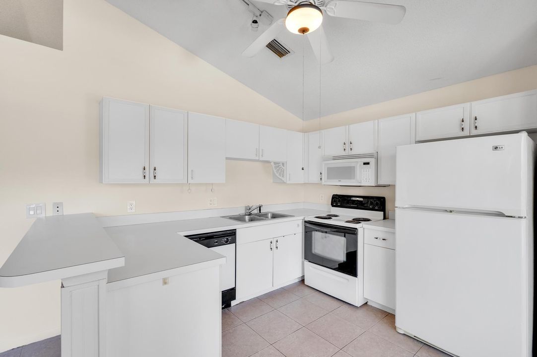 For Sale: $237,900 (2 beds, 2 baths, 1049 Square Feet)