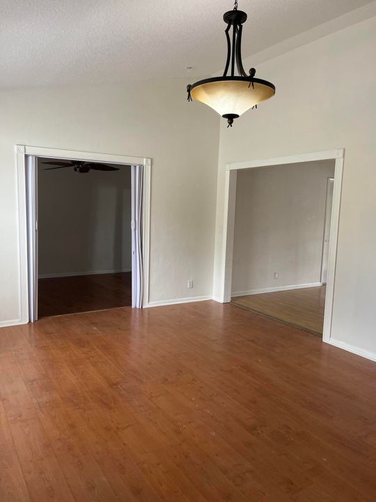 For Rent: $3,500 (3 beds, 2 baths, 1571 Square Feet)