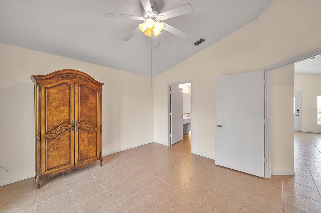For Sale: $237,900 (2 beds, 2 baths, 1049 Square Feet)