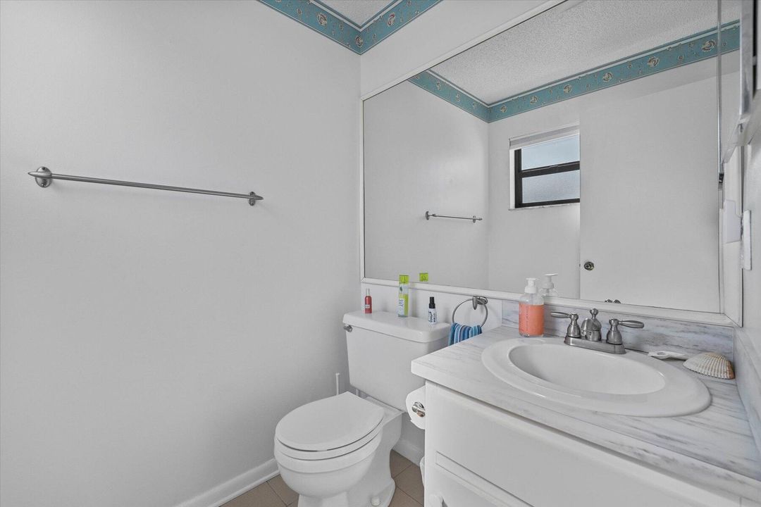 For Sale: $299,000 (2 beds, 1 baths, 1270 Square Feet)