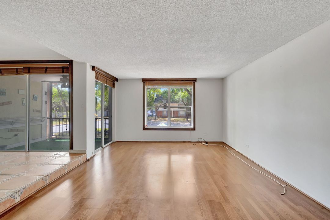 Active With Contract: $1,800 (2 beds, 2 baths, 1260 Square Feet)
