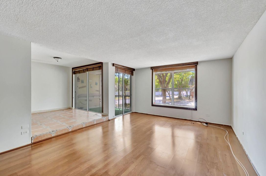 Active With Contract: $1,800 (2 beds, 2 baths, 1260 Square Feet)