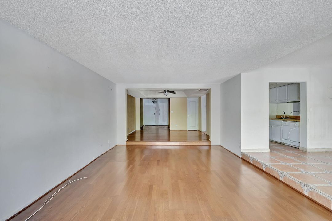 Active With Contract: $1,800 (2 beds, 2 baths, 1260 Square Feet)