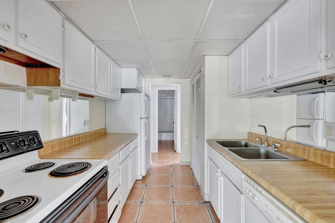 Active With Contract: $1,800 (2 beds, 2 baths, 1260 Square Feet)