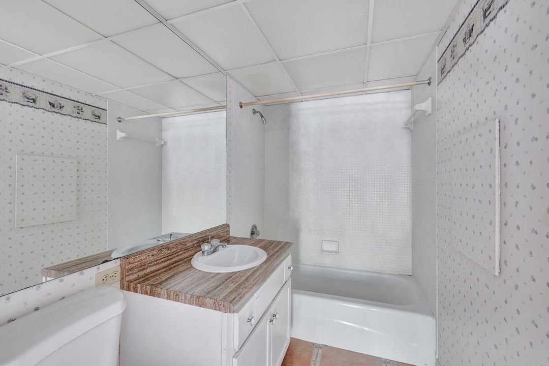 合同活跃: $1,800 (2 贝兹, 2 浴室, 1260 平方英尺)