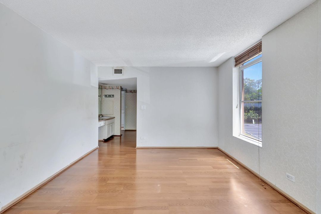 Active With Contract: $1,800 (2 beds, 2 baths, 1260 Square Feet)