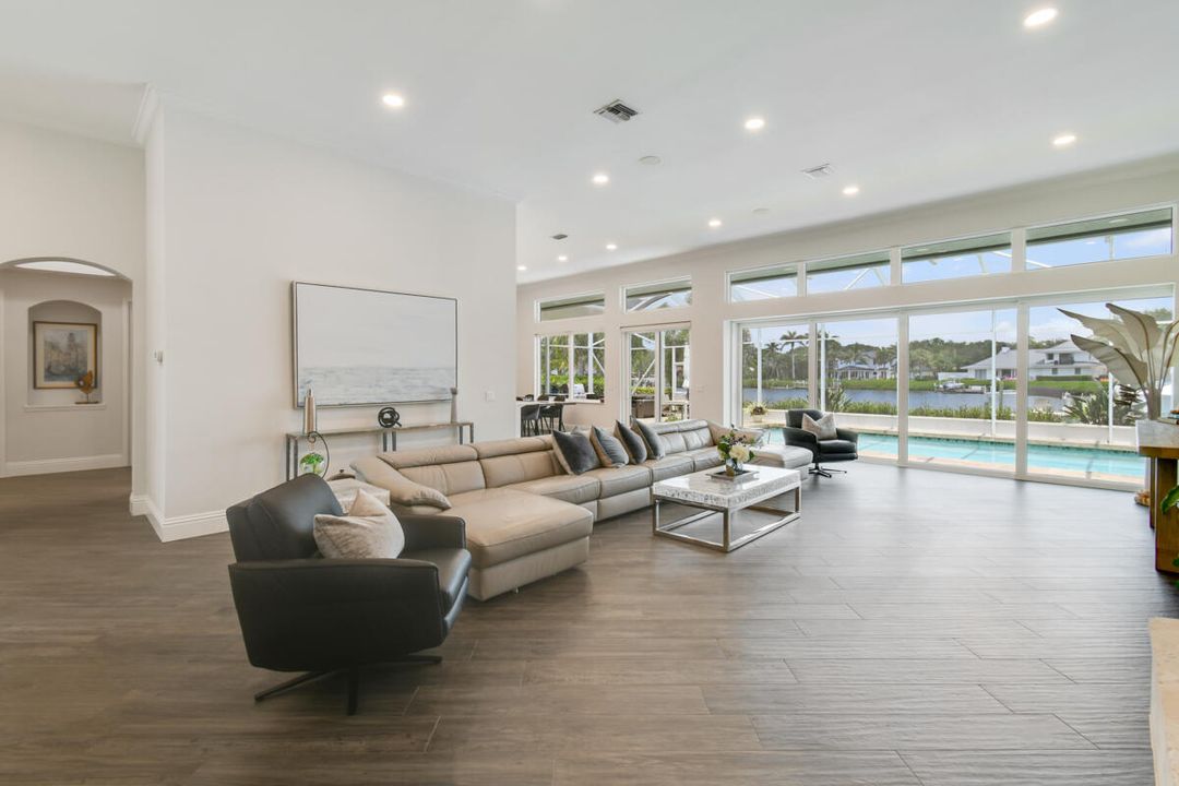 For Sale: $3,295,000 (4 beds, 2 baths, 3002 Square Feet)