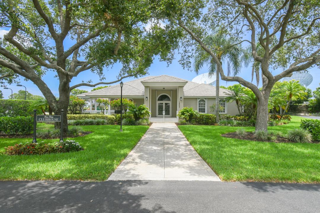 For Sale: $3,295,000 (4 beds, 2 baths, 3002 Square Feet)