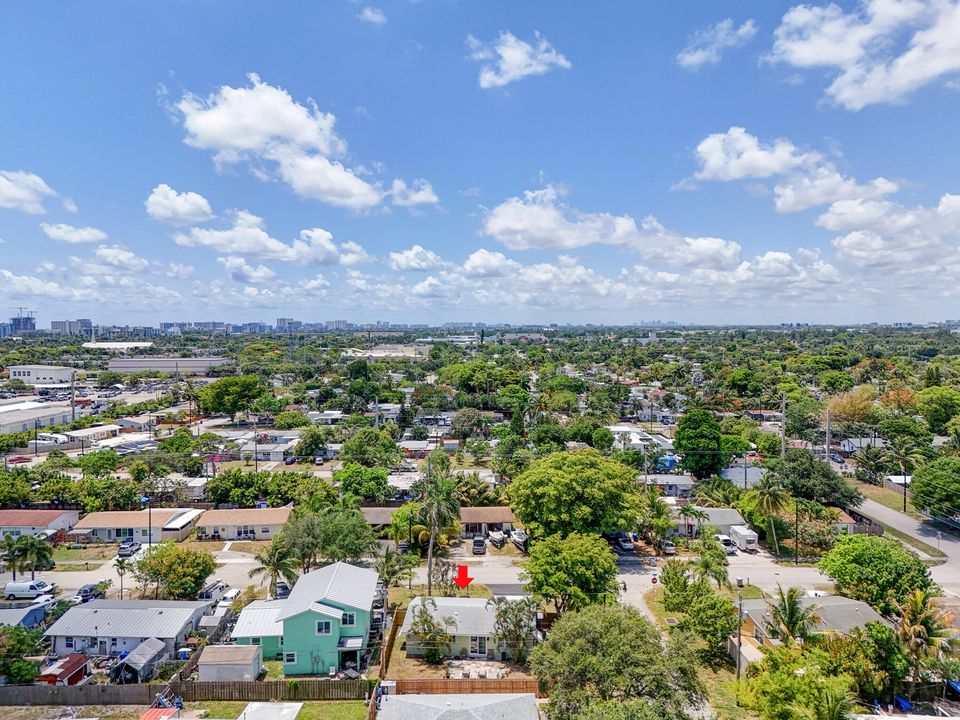 Active With Contract: $415,000 (3 beds, 1 baths, 1189 Square Feet)