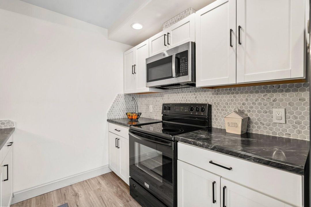 For Sale: $325,000 (3 beds, 2 baths, 1236 Square Feet)