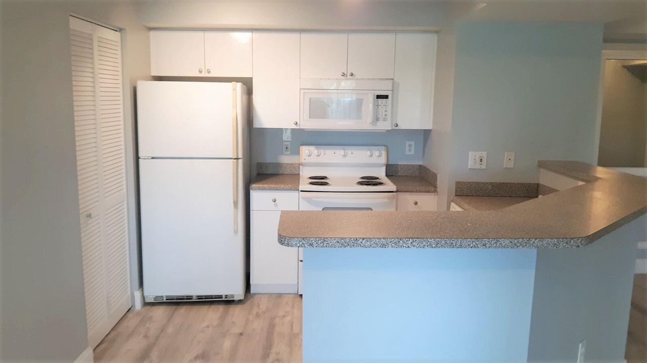 For Rent: $1,600 (1 beds, 1 baths, 801 Square Feet)