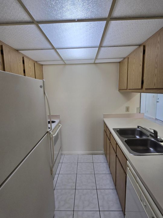 For Sale: $155,000 (1 beds, 1 baths, 559 Square Feet)