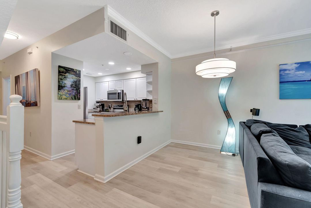 Active With Contract: $475,000 (3 beds, 2 baths, 1433 Square Feet)