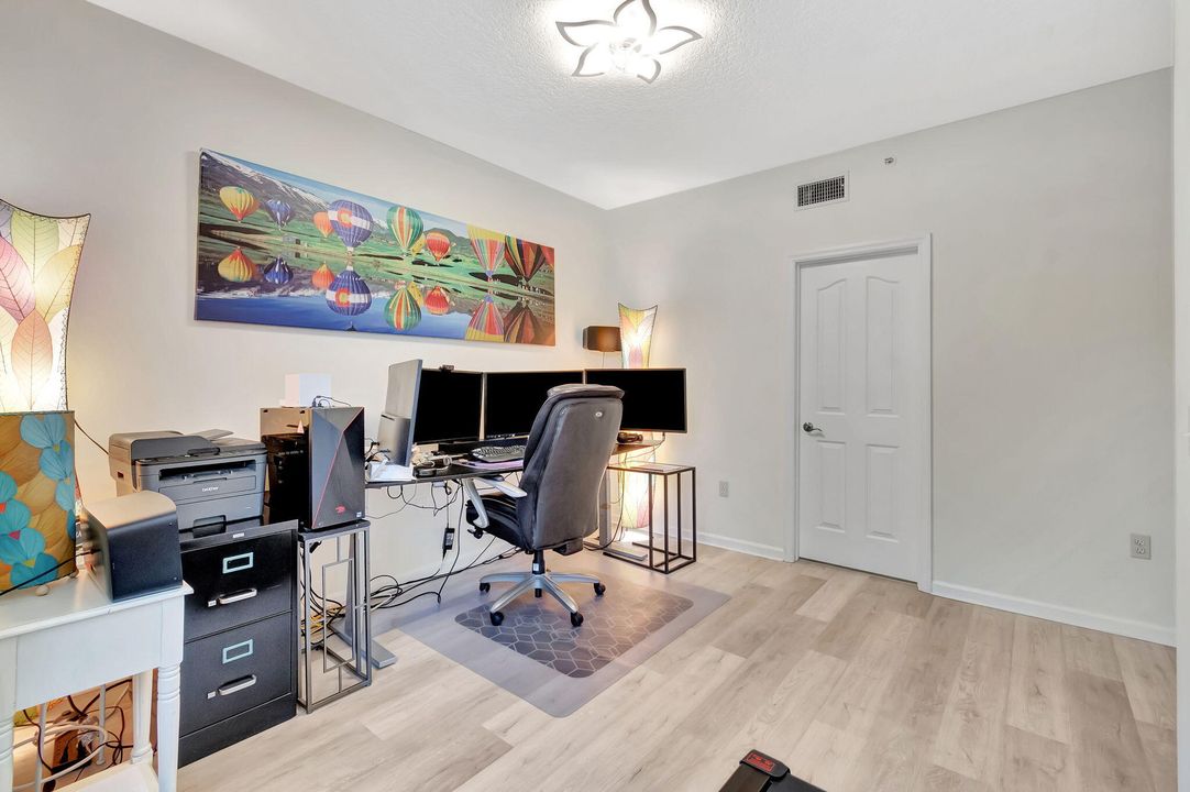 Active With Contract: $475,000 (3 beds, 2 baths, 1433 Square Feet)