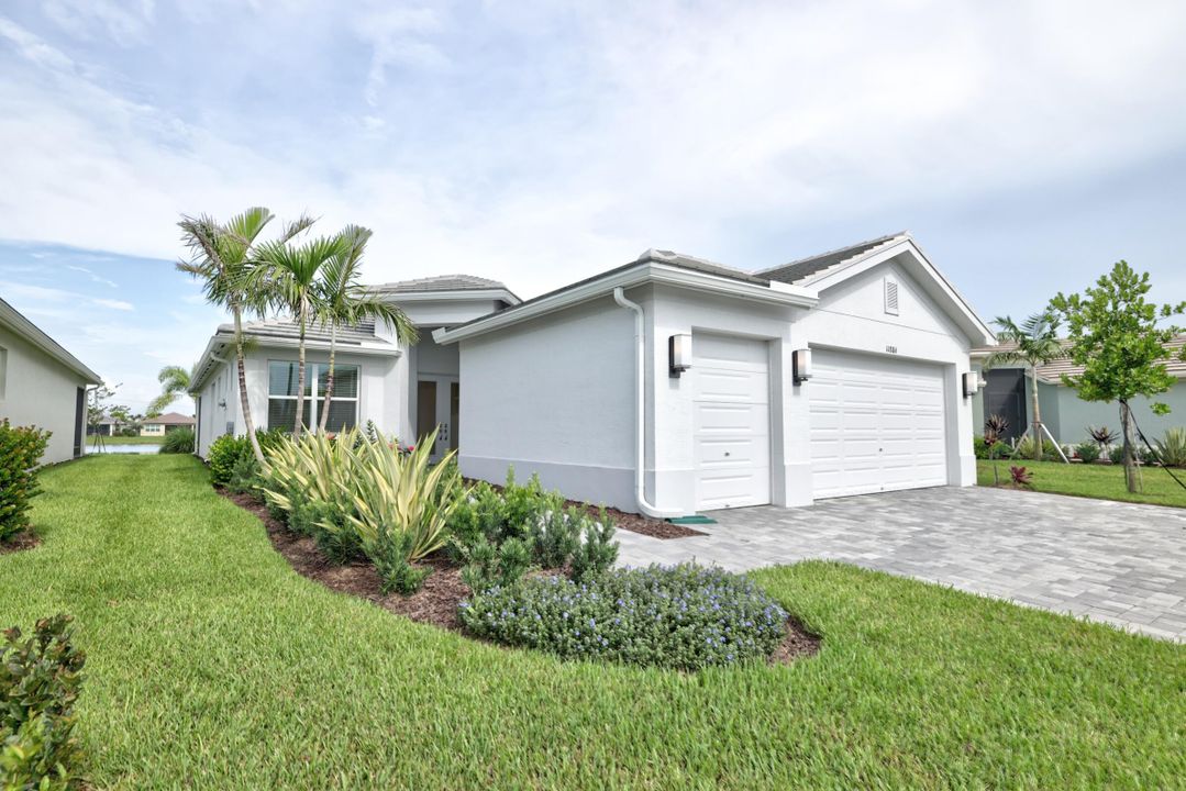 For Sale: $674,900 (3 beds, 2 baths, 2157 Square Feet)