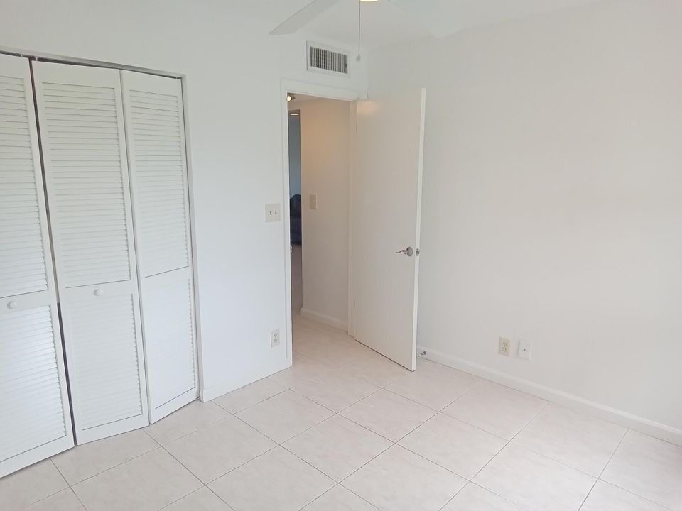 For Sale: $250,000 (2 beds, 2 baths, 1000 Square Feet)