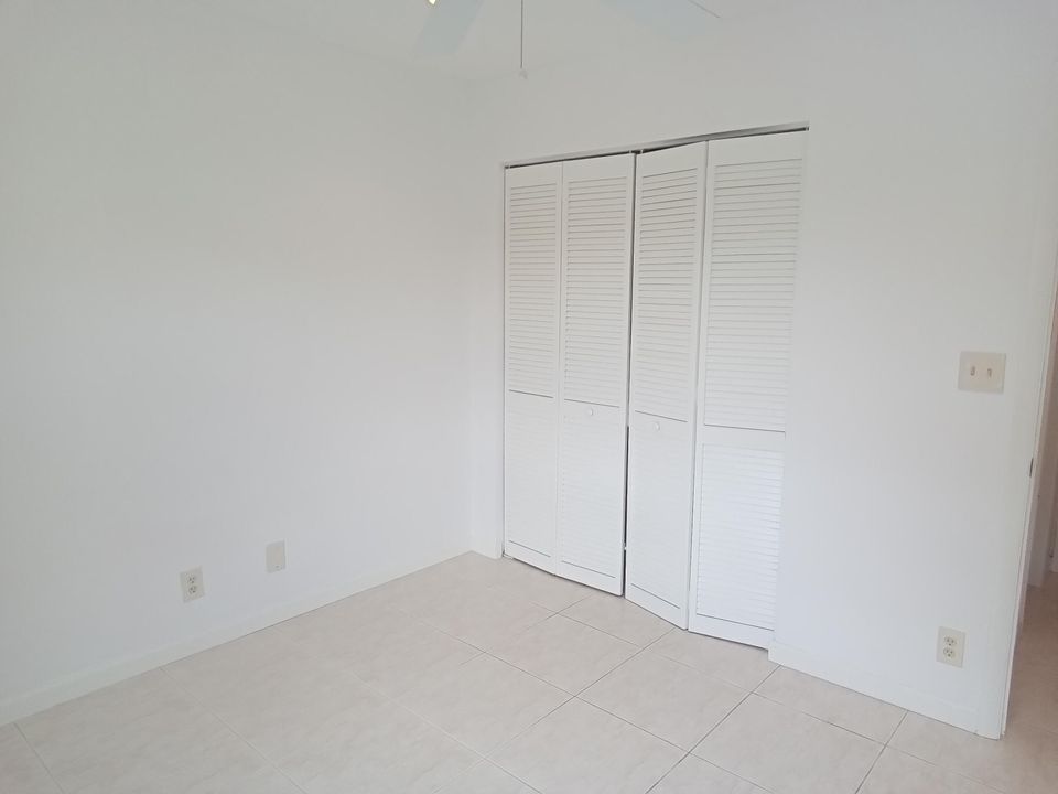 For Sale: $250,000 (2 beds, 2 baths, 1000 Square Feet)