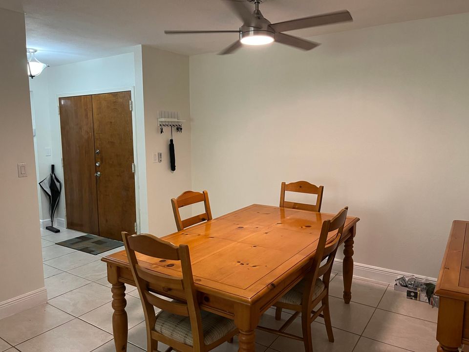 For Sale: $317,000 (2 beds, 2 baths, 1170 Square Feet)