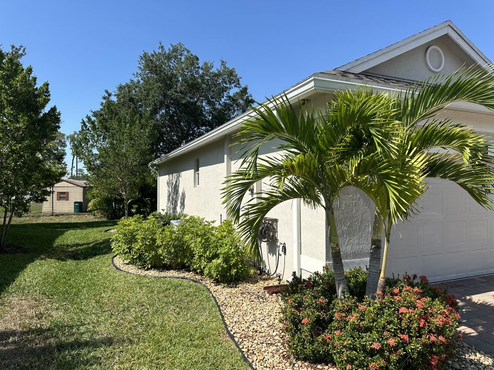 Active With Contract: $380,000 (2 beds, 2 baths, 1600 Square Feet)