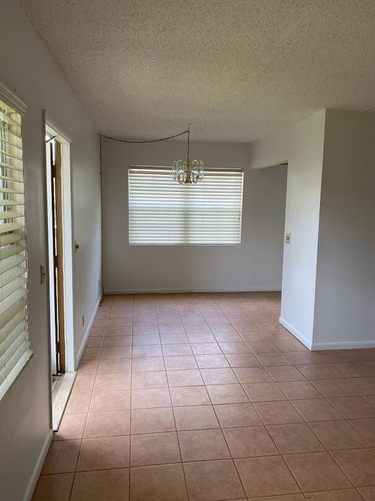 Active With Contract: $1,400 (2 beds, 1 baths, 840 Square Feet)